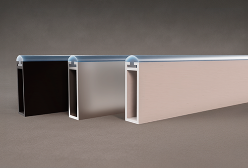 Profils en aluminium pour cintres MIDI avec partie supérieure en plastique. Disponibles en argent, blanc, noir et toute couleur RAL. Idéal pour armoires et dressings.